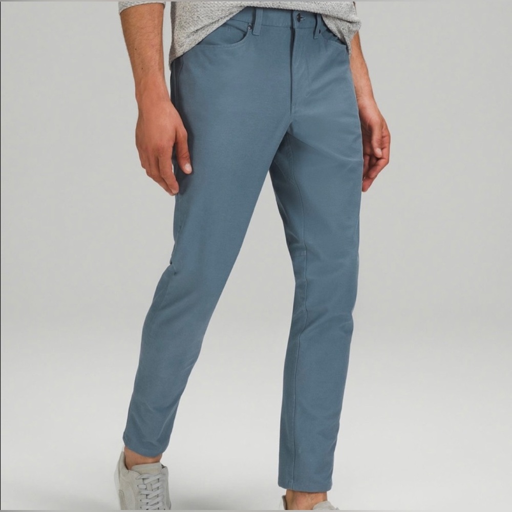 Lululemon Men’s ABC Classic-Fit 5 Pocket Pant I
Iron Blue Warpstreme Sz 33 x 28L